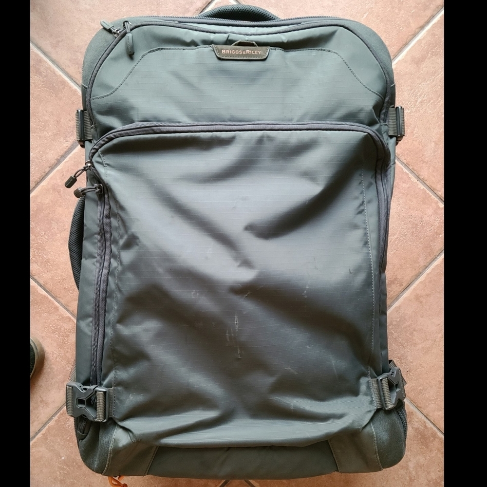 Good condition 25inch Briggs & Riley Suitcase